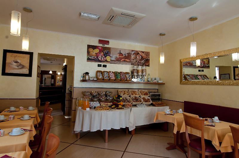 רומא Hotel Lirico מראה חיצוני תמונה