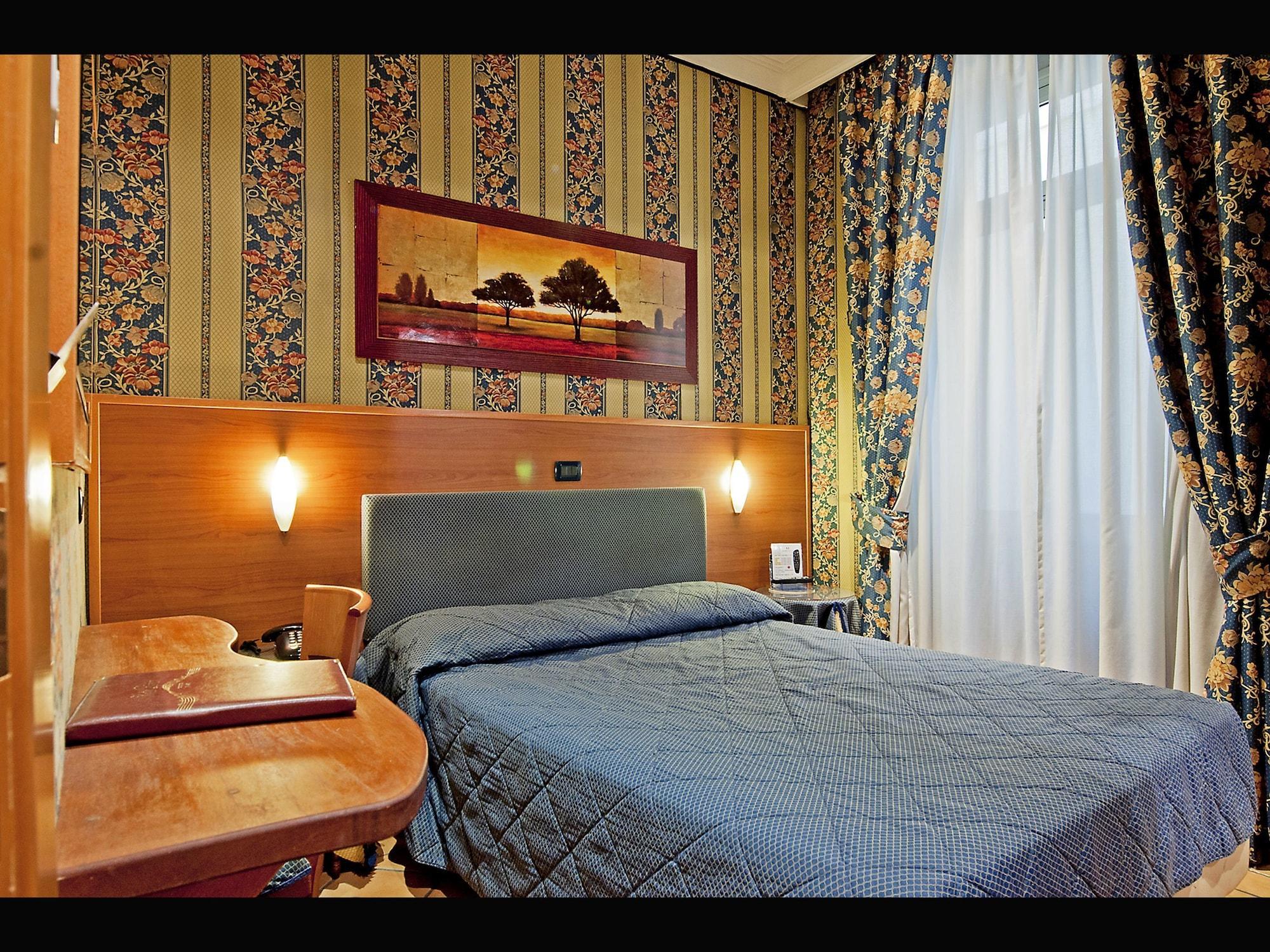 רומא Hotel Lirico מראה חיצוני תמונה
