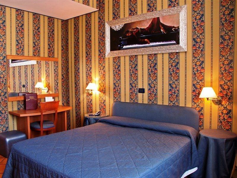 רומא Hotel Lirico מראה חיצוני תמונה