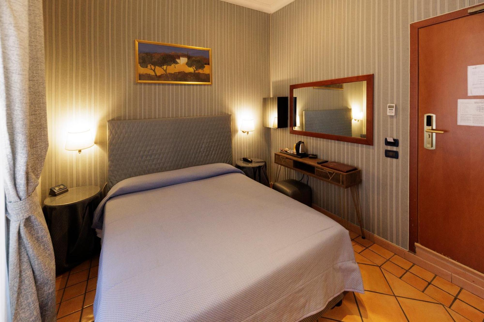 רומא Hotel Lirico מראה חיצוני תמונה