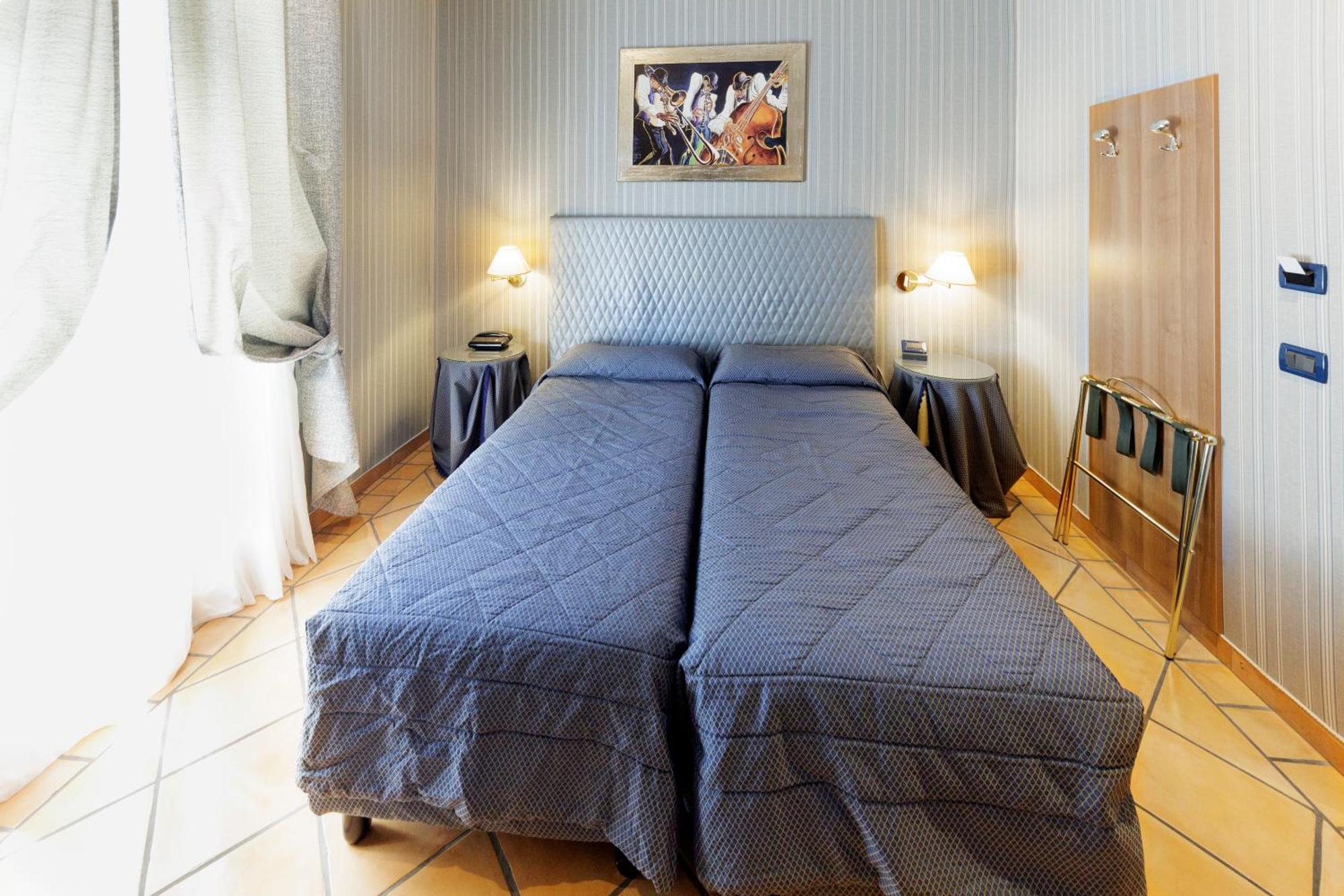 רומא Hotel Lirico מראה חיצוני תמונה