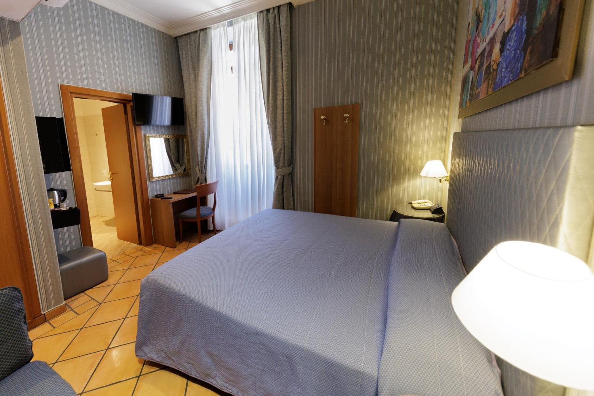 רומא Hotel Lirico מראה חיצוני תמונה