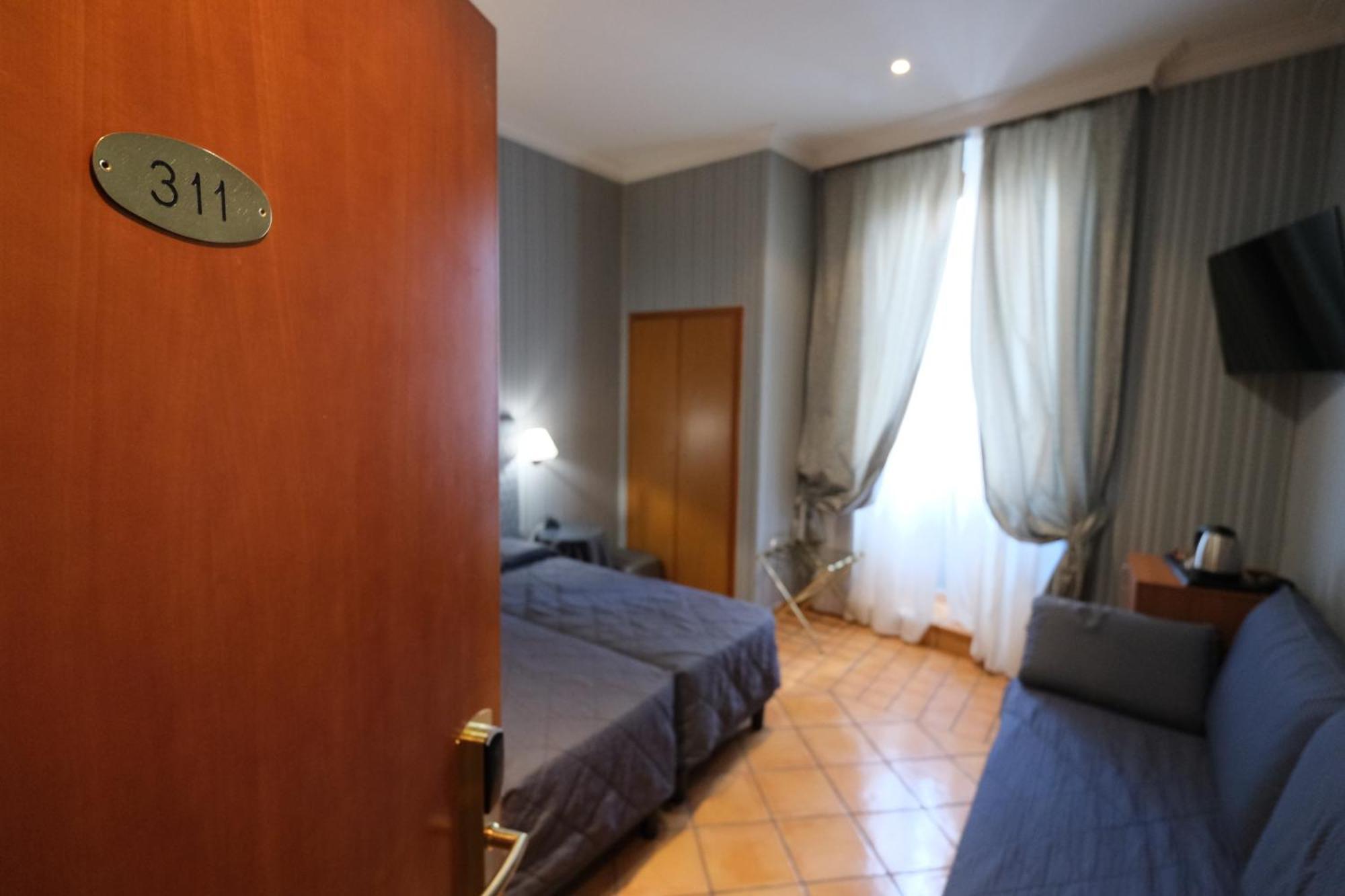 רומא Hotel Lirico מראה חיצוני תמונה