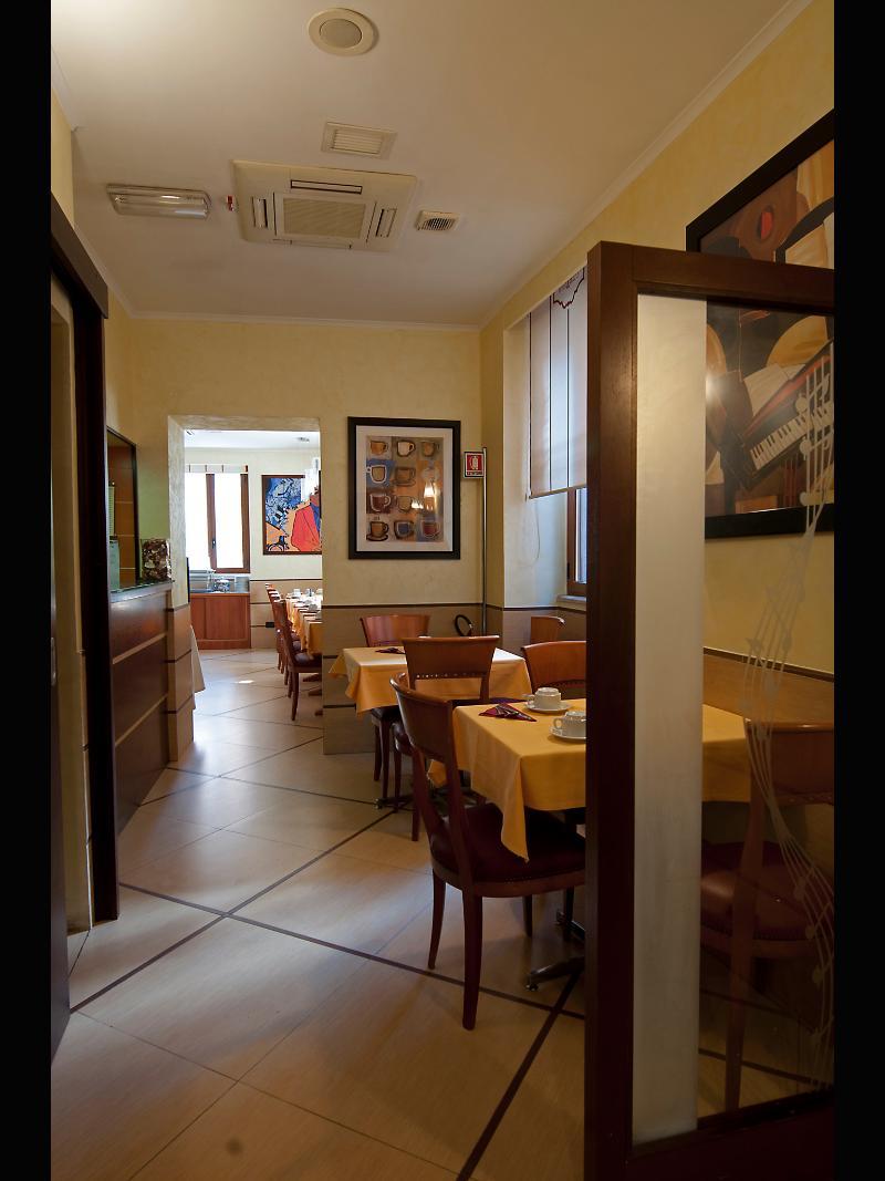 רומא Hotel Lirico מראה חיצוני תמונה